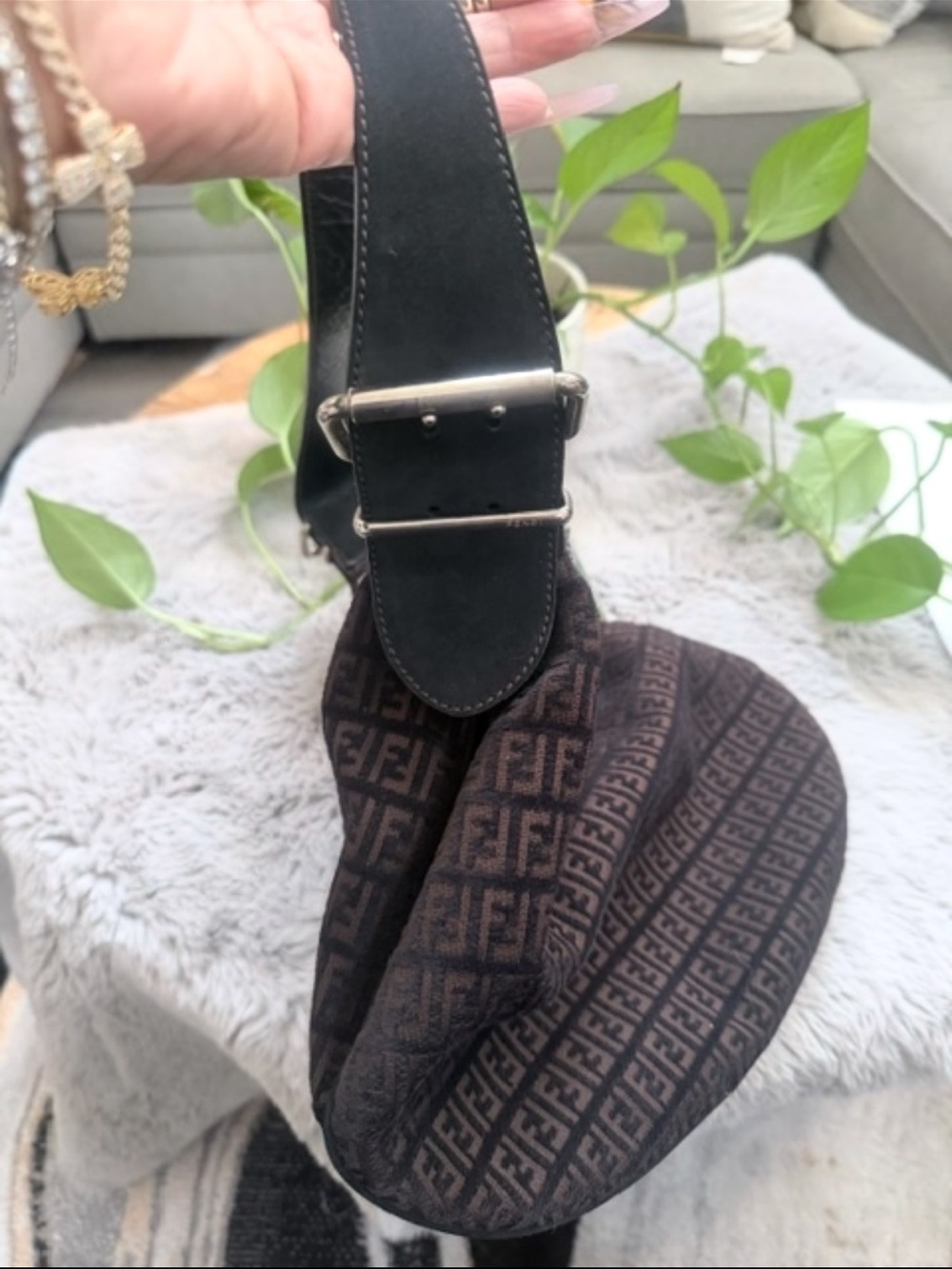 Fendi Black Zucchino Canvas Oyster Shoulder Bag - Picture 3 of 7